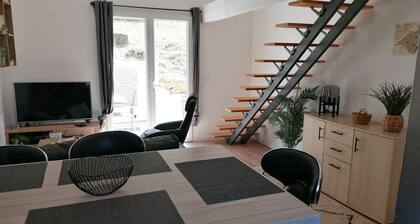 Charming Quiet House in Reynes Close to Les Cures and the Côte Vermeille