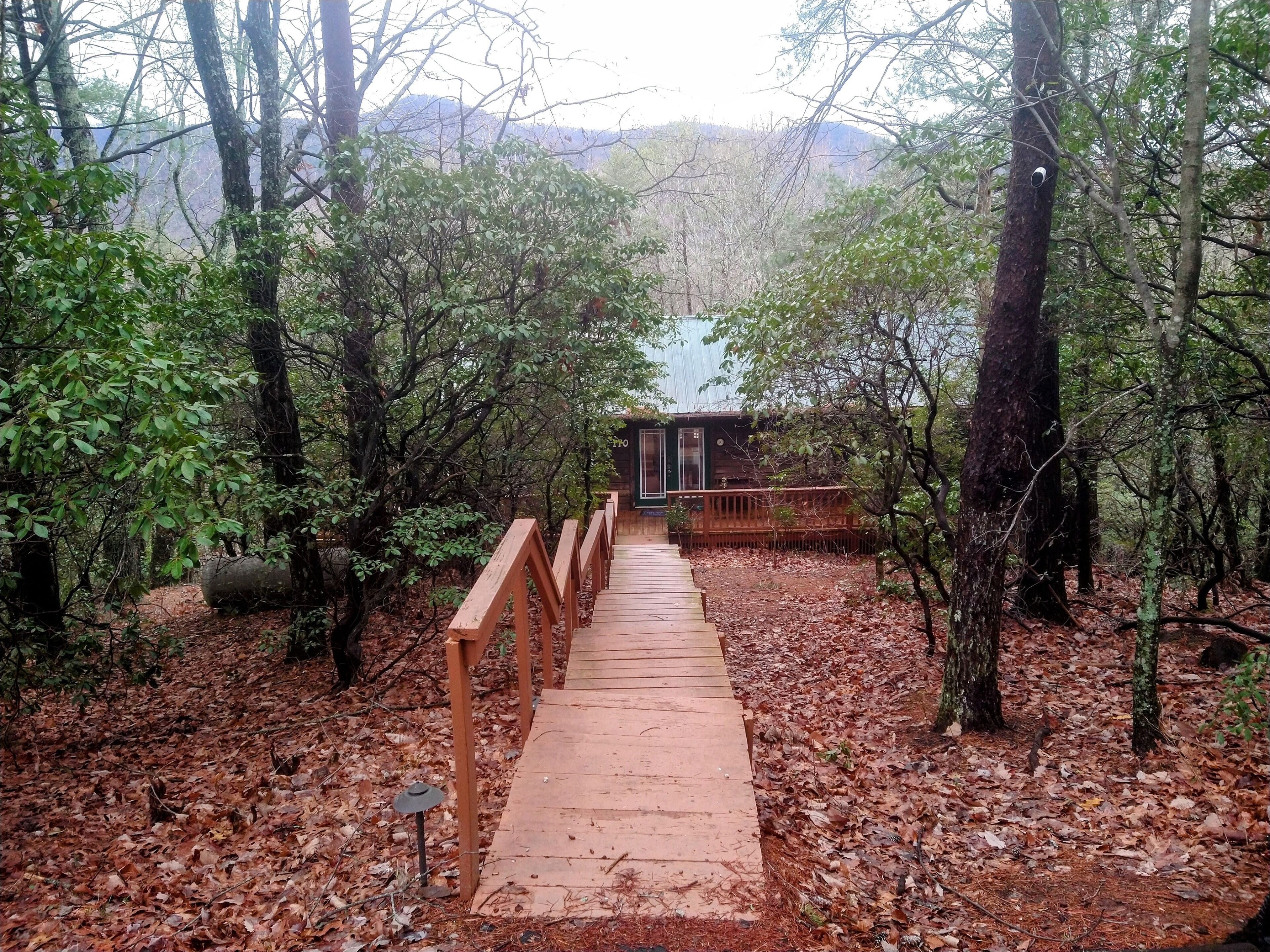 Secluded Cabin near Helen with Hot Tub and Beautiful Views