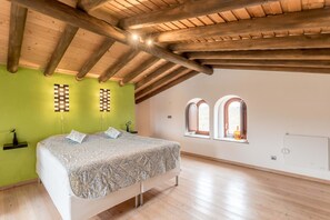2 habitaciones, cuna de viaje, wifi y ropa de cama 