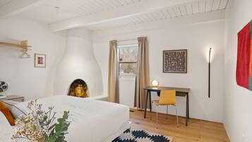 4 bedrooms, desk, iron/ironing board, travel crib