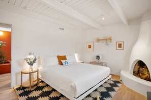 4 bedrooms, desk, iron/ironing board, travel crib - Beautiful Spacious Downtown Oasis! (Santa Fe)