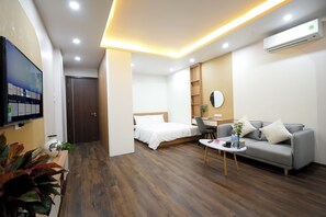Superior Studio, 1 King Bed, Bathtub | Desk, laptop workspace, free WiFi, bed sheets - Fusion Gates Apartment (Hanoi)