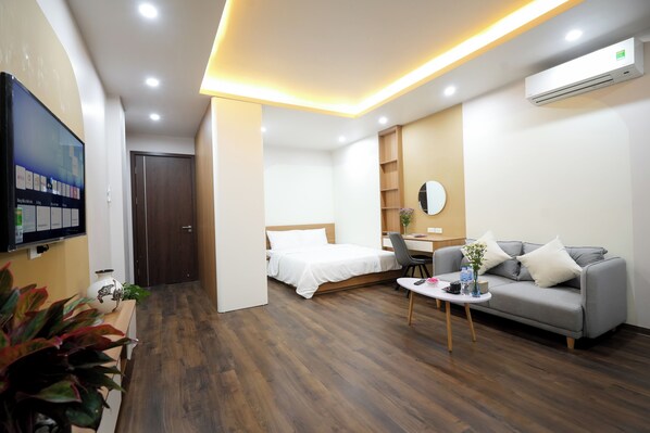 Desk, laptop workspace, free WiFi, bed sheets - Fusion Gates Apartment (Hanoi)