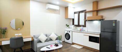 Desk, laptop workspace, free WiFi, bed sheets