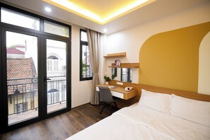 Desk, laptop workspace, free WiFi, bed sheets - Fusion Gates Apartment (Hanoi)