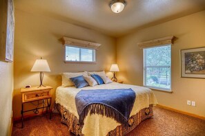 4 bedrooms, WiFi, bed sheets - Spacious Pagosa Springs Home! (Pagosa Springs)