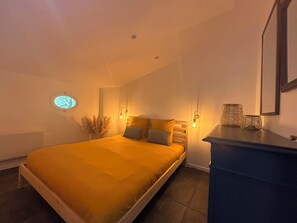 2 bedrooms, iron/ironing board, free WiFi, bed sheets - Mimosa cocoon for 6 people In the heart of the old village  (Cotignac)