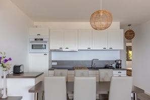 Frigorifero, microonde, forno, lavastoviglie