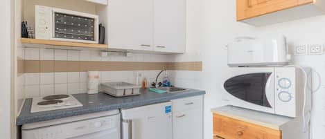 Kühlschrank, Mikrowelle, Ofen, Geschirrspüler