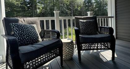 Cozy Modern Retreat 2 Bedroom Patio Fire Pit