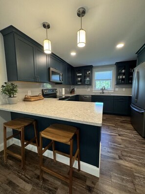 Fridge, microwave, oven, stovetop - Cozy Modern Retreat 2 Bedroom Patio Fire Pit (Ellsworth)