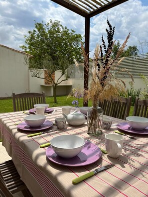 Outdoor dining