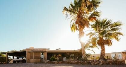 Secluded and Secure, Pet-friendly Desert Getaway. Your vacation awaits!