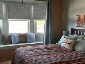 1 室のベッドルーム、デスク、アイロン / アイロン台、WiFi (無料)