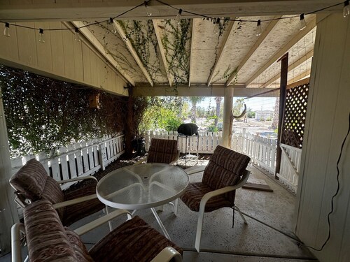 Secluded and Secure, Pet-friendly Desert Getaway. Your vacation awaits!