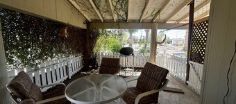 Secluded and Secure, Pet-friendly Desert Getaway. Your vacation awaits!