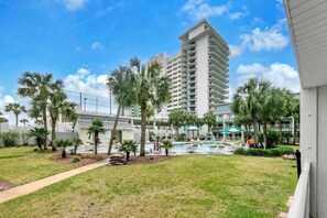 公寓客房, 1 張加大雙人床和 1 張沙發床 (Nautical Watch E-3) | 住宿一隅