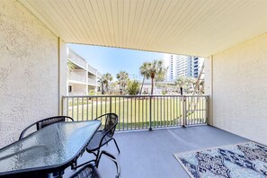 公寓客房, 1 張加大雙人床和 1 張沙發床 (Nautical Watch E-3) | 住宿一隅