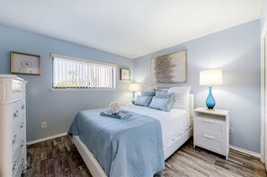 公寓客房, 1 張��加大雙人床和 1 張沙發床 (Nautical Watch E-3) | 1 間臥室、無線上網