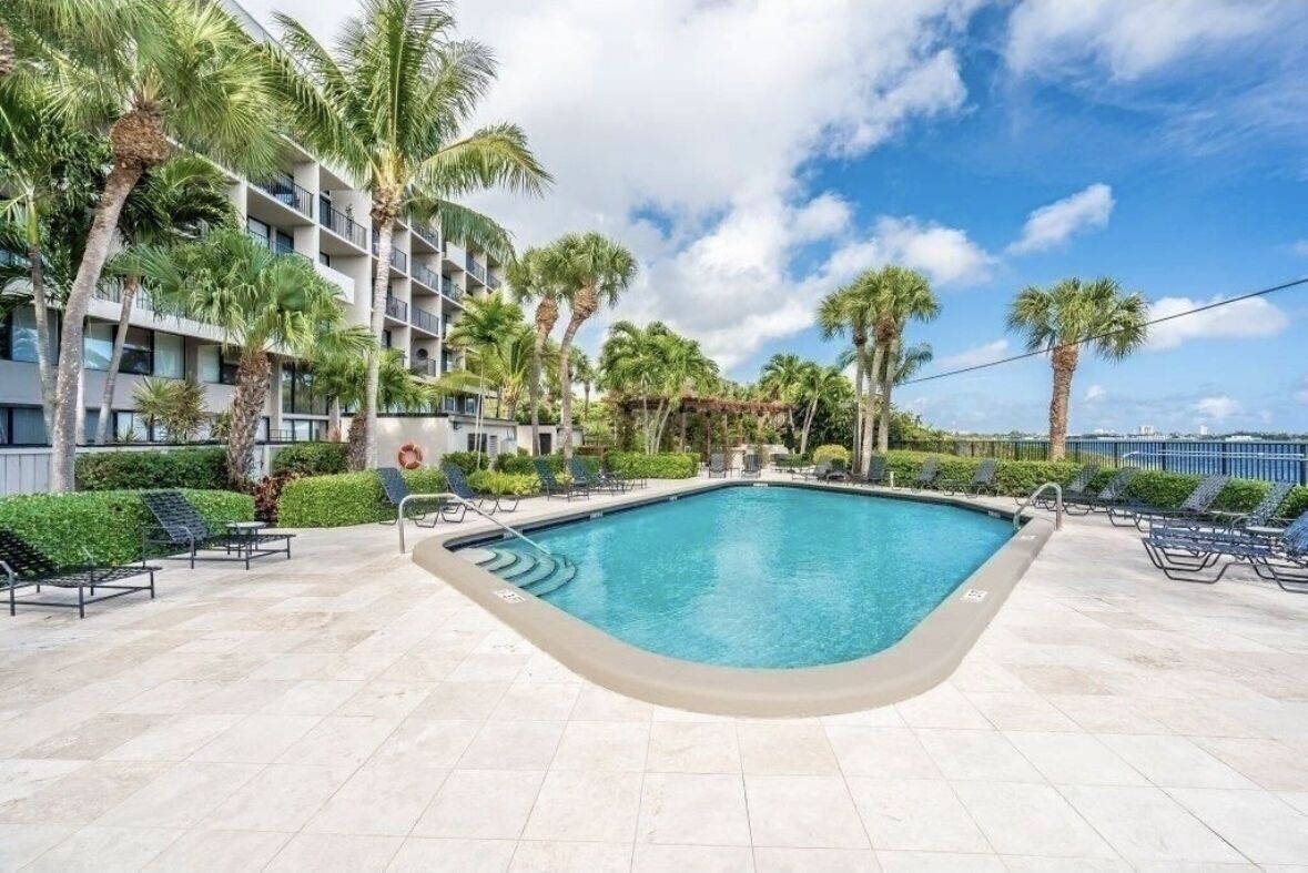 Spectacular Waterfront Views, Steps Away from Beach and Shopping Haven