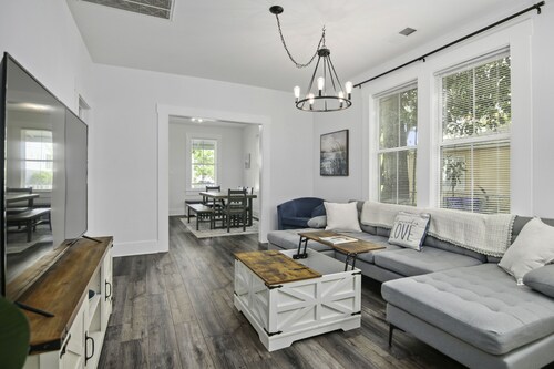 Park Circle's Blue Ranch                      -Charleston-