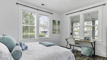 3 bedrooms, in-room safe, desk, iron/ironing board