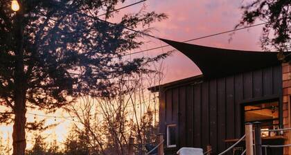 Tiny Home Stay Near Wine County, Bay View & Access
