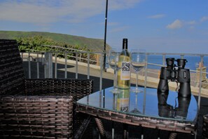 Property grounds - Stunning family apartment with superb sea views (Gardenstown)