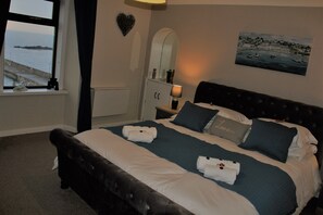 3 bedrooms, iron/ironing board, WiFi, bed sheets - Stunning family apartment with superb sea views (Gardenstown)
