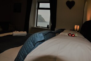 3 bedrooms, iron/ironing board, WiFi, bed sheets - Stunning family apartment with superb sea views (Gardenstown)