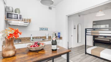 Deluxe Apartment | Private kitchen | Fridge, microwave, coffee/tea maker, toaster