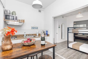 Deluxe Apartment | Private kitchen | Fridge, microwave, coffee/tea maker, toaster - West Deco Boutique Apartments (Miami Beach)