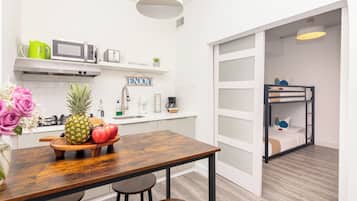 Comfort-Apartment | Eigene Küche | Kühlschrank, Mikrowelle, Wasserkocher mit Kaffee-/Teezubehör, Toaster
