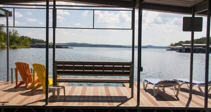 One Bedroom Lakeside, Luxury Condo, Branson, Missouri 3958617