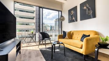 Departamento urbano | Área de sala de estar | Smart TV de 32 pulgadas con canales digitales