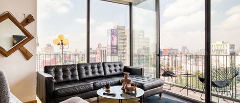 Comfort-huoneisto | Oleskelualue | 32–tuumainen äly-TV, jossa digitaalikanavat