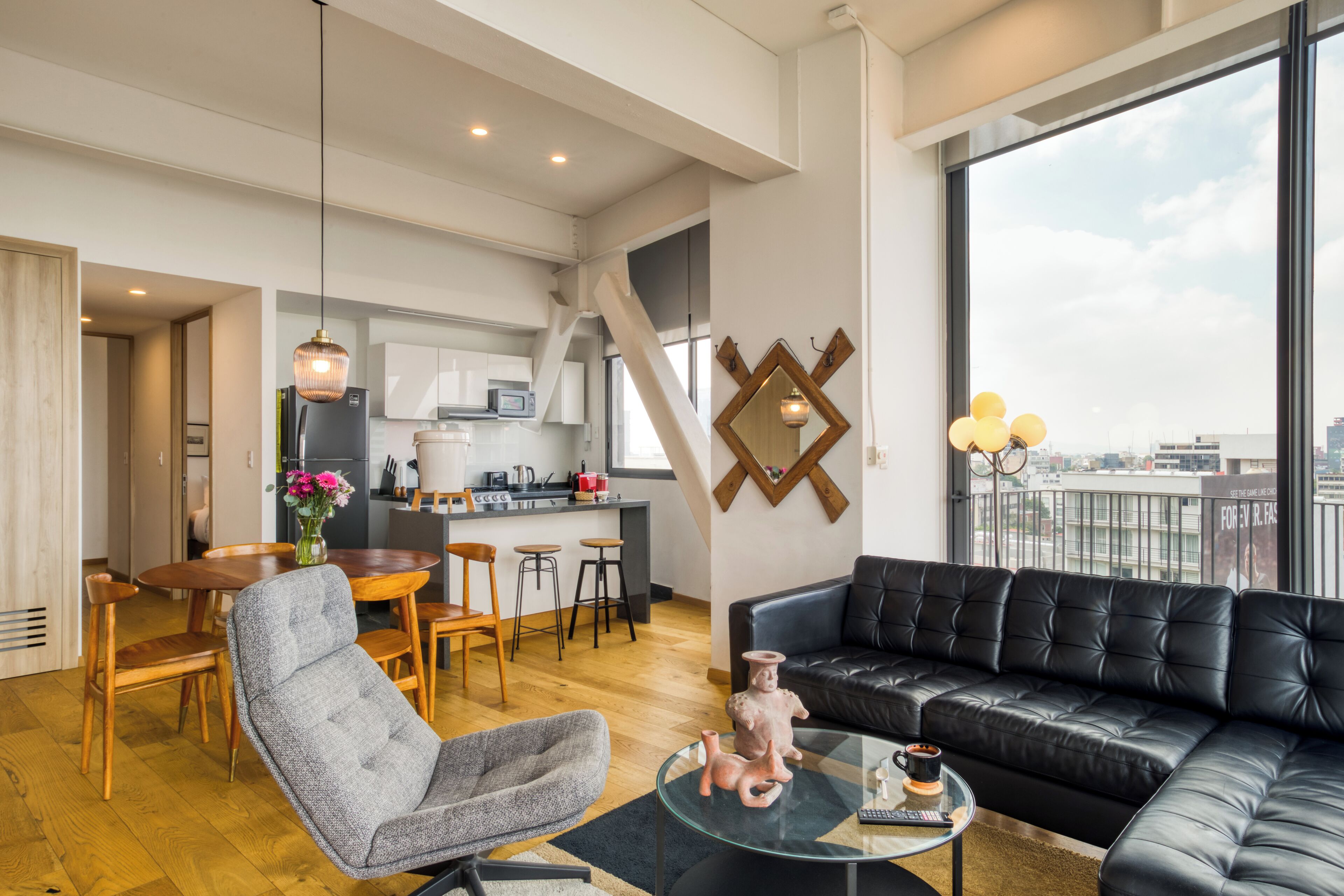 Comfort Apartment | Private kitchen | Microwave, stovetop, coffee/tea maker, cookware/dishes/utensils