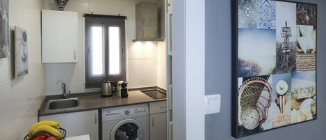 Réfrigérateur, micro-ondes, cafetière/bouilloire