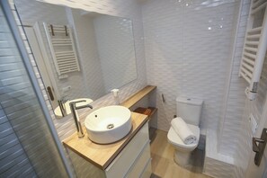 Shower, towels