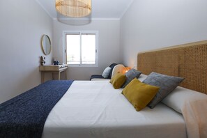 1 dormitorio, tabla de planchar con plancha, wifi gratis y ropa de cama