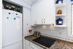 Fridge, microwave, oven, coffee/tea maker