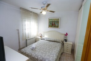 3 bedrooms, iron/ironing board, free WiFi, bed sheets