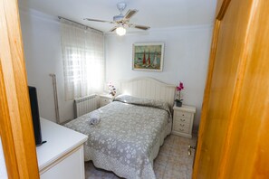 3 bedrooms, iron/ironing board, free WiFi, bed sheets