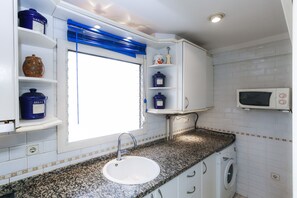 Fridge, microwave, oven, coffee/tea maker