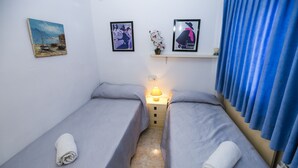 3 bedrooms, iron/ironing board, WiFi (free), bed sheets - VENUS - AirCon Apartment with sea views (Salou)