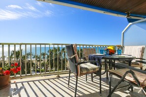 Outdoor dining - VENUS - AirCon Apartment with sea views (Salou)