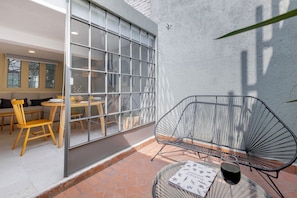 Apartemen Basic | Teras/patio