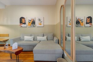 クラシック アパートメント | リビングルーム | 薄型テレビ