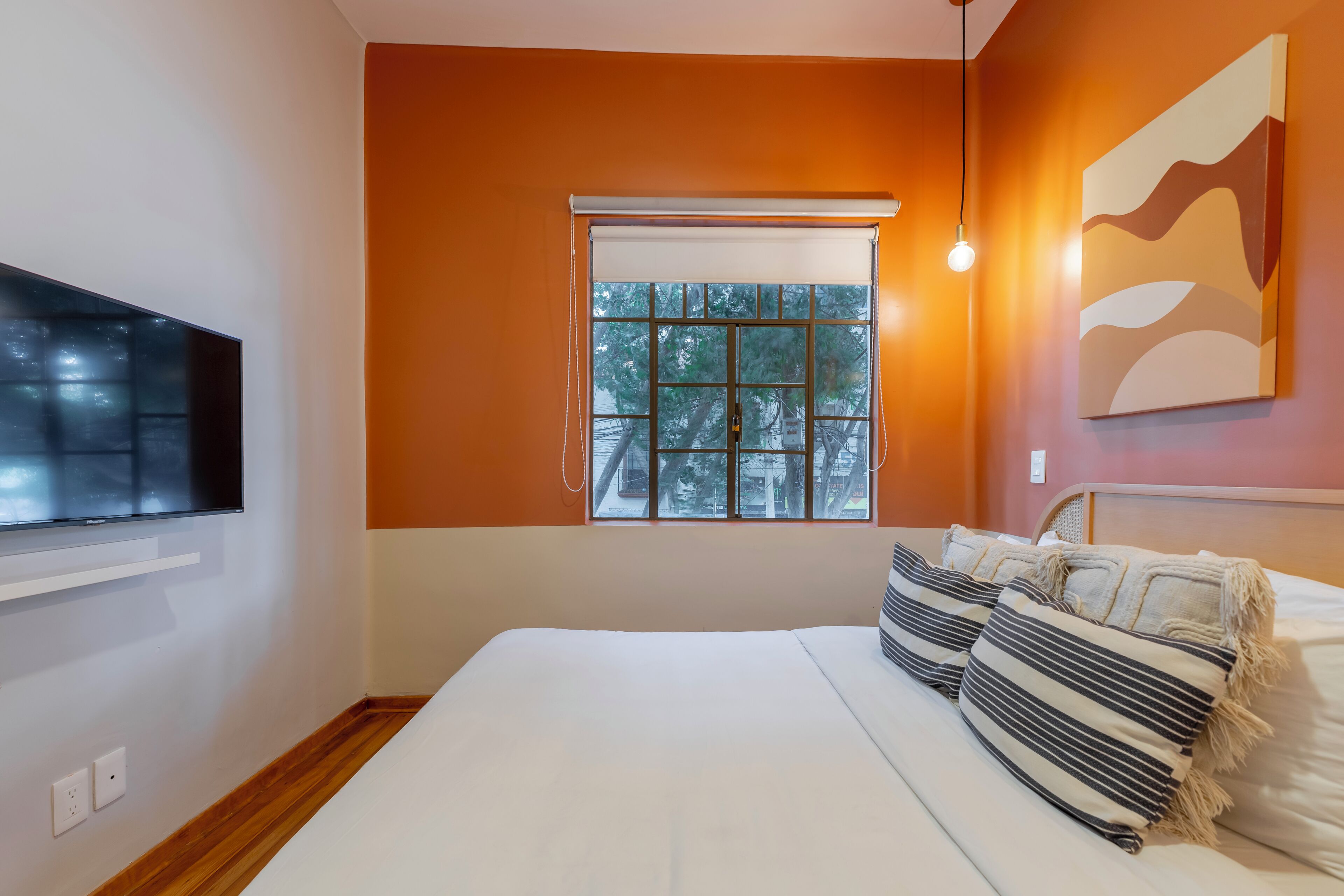 Perushuoneisto | Tallelokero huoneessa, pimennysverhot, ilmainen Wi-Fi