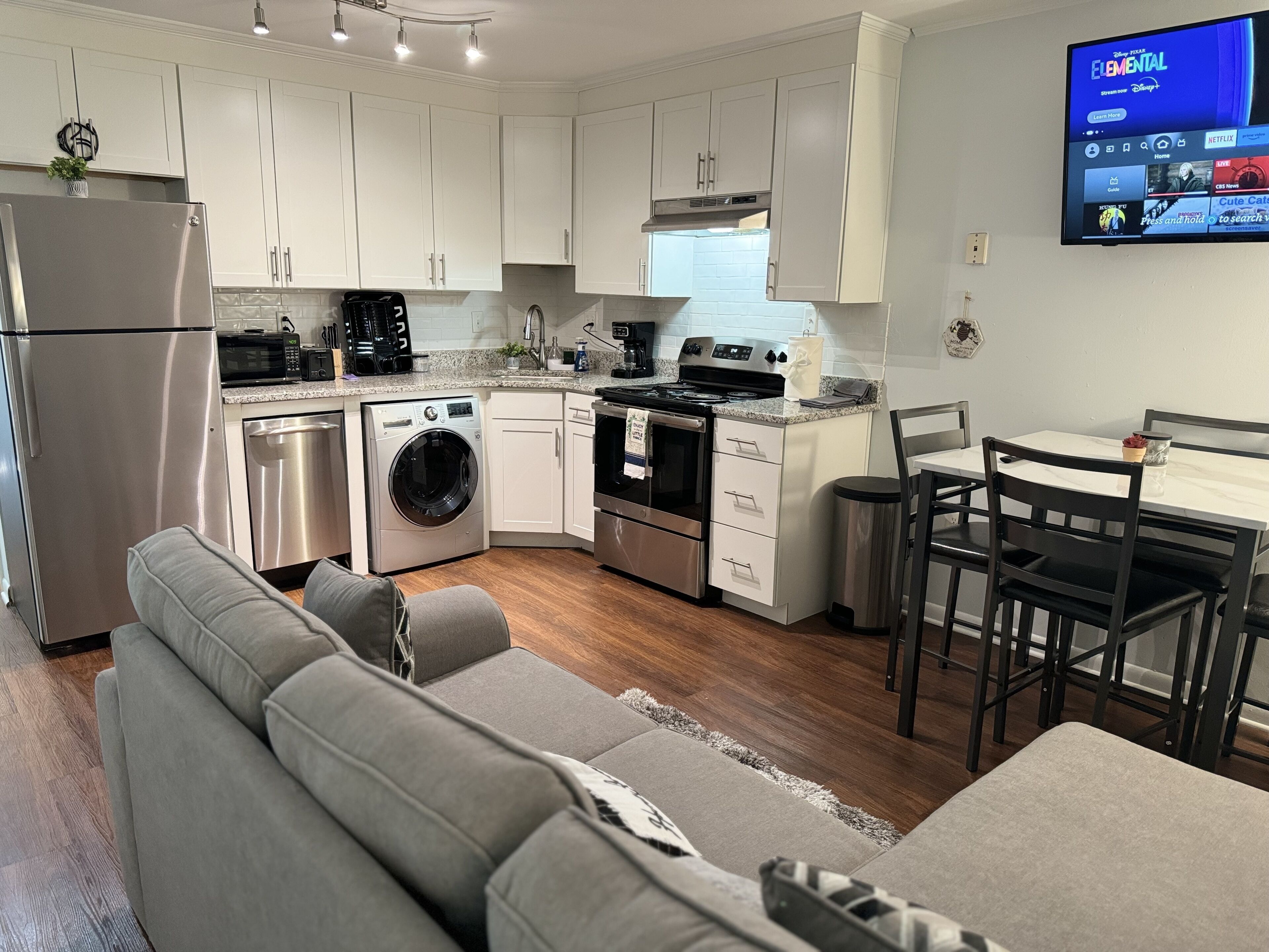 Cozy downtown Cottonborough apartment fully furnished minutes from King St